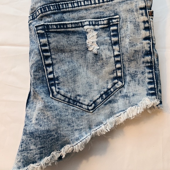 High waisted shorts - Picture 2 of 3